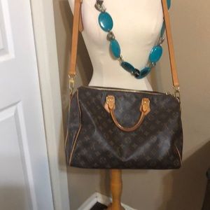 Louis Vuitton (Authentic)  Speedy Bandouliere 35